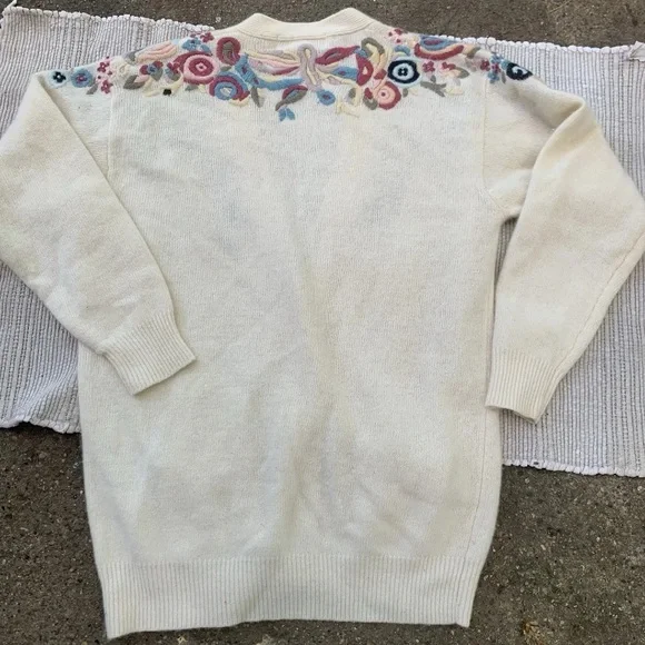 Vintage Angora Lambswool Embroidered Floral cardigan - Picture 4 of 6